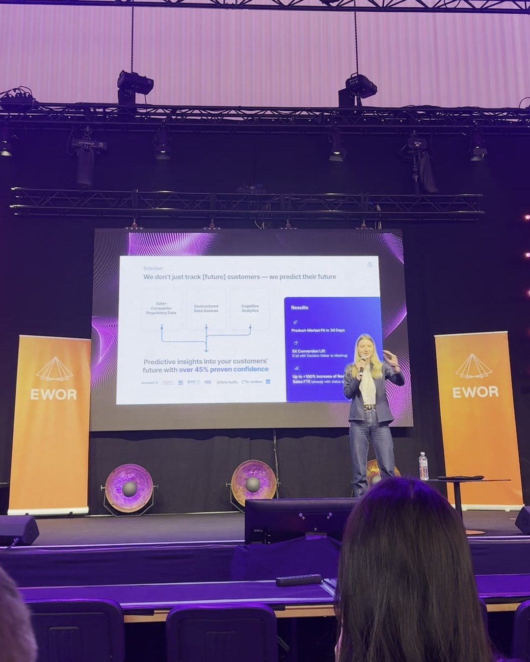 Viktoria Izdebska presenting Octrace on the EWOR stage at START Summit 2025 in St. Gallen